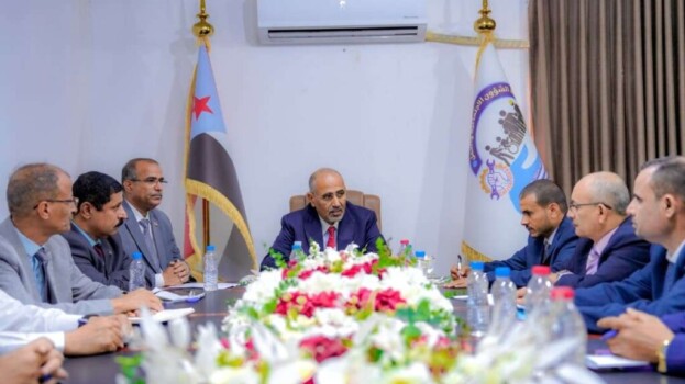 الرئيس الزُبيدي يطّلع على سير العمل في وزارتي الشؤون الاجتماعية والعمل والخدمة المدنية والتأمينات