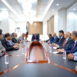 الرئيس القائد عيدروس الزُبيدي يتفقد جاهزية وزارة الاتصالات وتقنية المعلومات ويؤكد أهمية تطوير القطاع