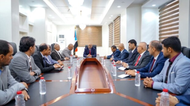 الرئيس القائد عيدروس الزُبيدي يتفقد جاهزية وزارة الاتصالات وتقنية المعلومات ويؤكد أهمية تطوير القطاع