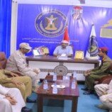 رئيس انتقالي وادي وصحراء حضرموت يلتقي قائد كتيبة النخبة مشاة المستقلة بمعسكر العند