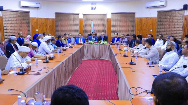 الكثيري يرأس اجتماعًا تنسيقيًا موسّعًا للمكتب التنفيذي بالوادي والصحراء والقيادة المحلية للمجلس الانتقالي