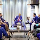 الرئيس الزُبيدي يستقبل وفدًا من أبناء المهرة ويجدد دعمه لتمكين أبناء المحافظة من إدارة شؤونهم