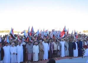 شيوخ ووجهاء مديرية حات ومناطق بلحاف ينضمون إلى ساحة الاعتصام الشعبي المفتوح بمدينة الغيضة .