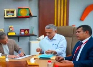 محافظ عدن يوقّع اتفاقية بناء الدور الرابع بكلية طب الأسنان