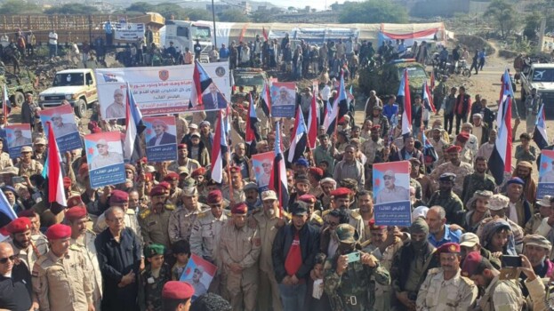 توافد واسع لمنتسبي القوات المسلحة الجنوبية والأجهزة الأمنية إلى مخيم الاعتصام المفتوح بالضالع