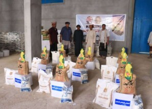 انتقالي المهرة يدشّن المرحلة الثالثة من توزيع السلال الغذائية للأسر الأشد احتياجًا