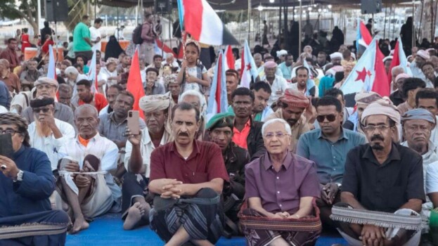 مخيم الاعتصام المفتوح بالمكلا يشهد محاضرة توعوية لتعزيز الهوية الوطنية الجنوبية