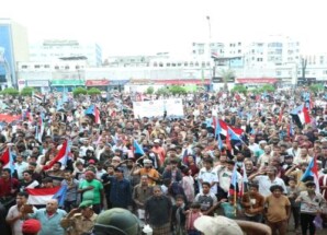 في كلمته بساحة العروض  الخبجي : استقلال دولة الجنوب على مشارف الإنجاز ونطلب منكم الصمود والثبات والصبر، ومن القيادة الوفاء بالعه