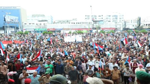 في كلمته بساحة العروض  الخبجي : استقلال دولة الجنوب على مشارف الإنجاز ونطلب منكم الصمود والثبات والصبر، ومن القيادة الوفاء بالعه