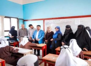 معاوية وجواد يتفقدان سير الامتحانات في مدارس الشيخ عثمان