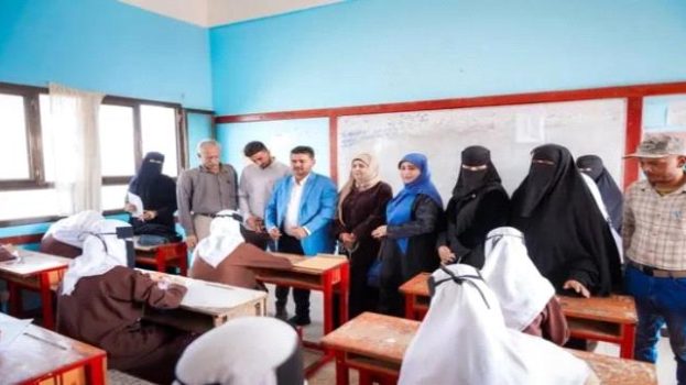 معاوية وجواد يتفقدان سير الامتحانات في مدارس الشيخ عثمان