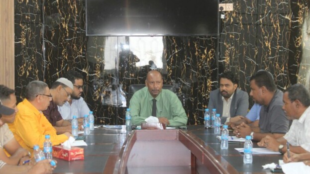 مدير عام المكلا يترأس اجتماعاً لمناقشة الخطة الرمضانية وتطوير آليات تحصيل الموارد