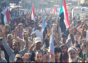 حشود الضالع تجدد التفويض للرئيس الزُبيدي