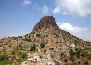 مشايخ حمادة يحذّرون من كارثة إنسانية وشيكة في جبل الهَجر بعد الغارات السعودية على الضالع