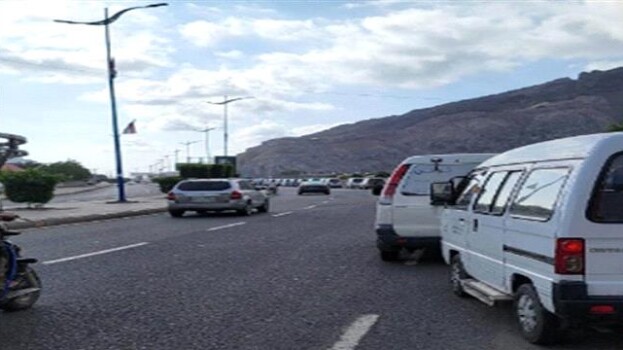 عدن .. أزمة الغاز تشل حركة الباصات وتثقل كاهل المواطنين