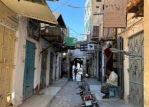 قوات الطوارئ تداهم محل جوالات في سوق سيئون وتعتقل مالكه في ظروف غامضة