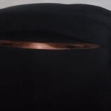 بعد ابتزاز إلكتروني من قريب.. الشابة “شمش” تنهي حياتها في تعز بعد تسجيلها مقطعًا وداعيًا مؤثرًا “فيديو”