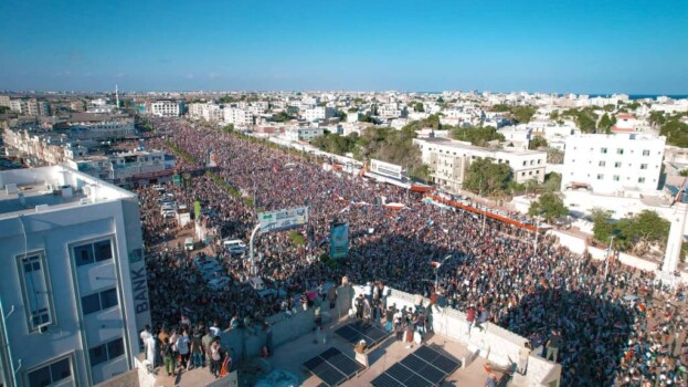 مليونية عدن تجدد العهد.. تأييد للمجلس الانتقالي وتمسك بمسار استعادة الدولة