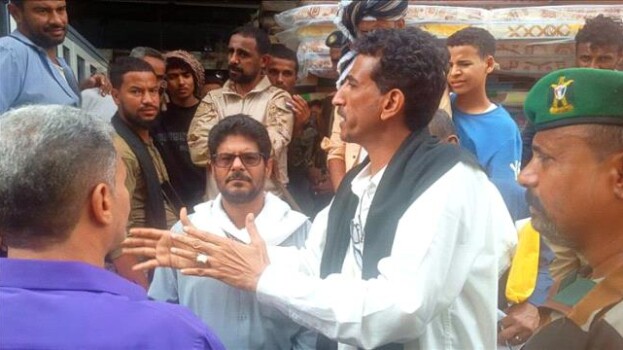 السلطة المحلية بالحوطة تنفذ حملة ميدانية لتنظيم الأسواق وإزالة البسطات المخالفة