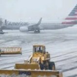 إلغاء آلاف الرحلات الجوية وانقطاع واسع للكهرباء جراء عاصفة في أمريكا