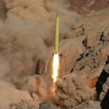 مليشيا الحوثي تعاود استهداف السفن في البحر الأحمر