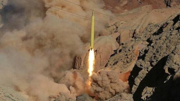 مليشيا الحوثي تعاود استهداف السفن في البحر الأحمر