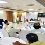 السلطة المحلية بالمكلا تنظم جلسة لمناقشة احتياجات عدد من أحياء المدينة