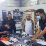 مكتب التعليم الفني بالعاصمة عدن يطّلع على تقنيات التصنيع وحلول الطاقة بمجموعة أبراج الضياء