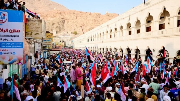 انتقالي حضرموت يطلق اسم “مليونية الثبات والتحدي وطرد قوات الاحتلال اليمني ومليشياته” على مظاهرة المكلا