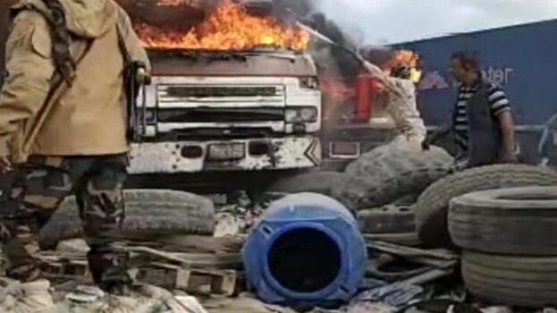 خسائر مادية كبيرة جراء حريق واسع في ميناء الحاويات بعدن