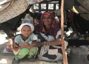 الحوثي يحرم مئات الأسر الفقيرة في الحديدة من مساعدات رمضانية