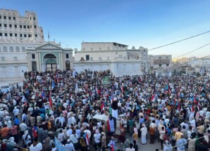 مسيرة الثبات تؤكد التمسك بـالانتقالي وتفويض الرئيس الزُبيدي