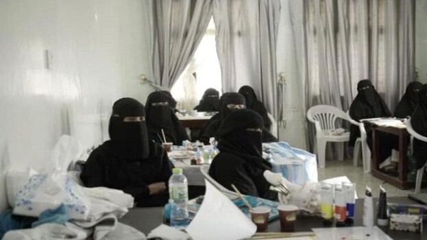 انطلاق دورة تدريبية للرسم على القماش ضمن مشروع «ألوان سقطرى»