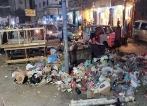موجه غضب في شوارع الشيخ عثمان بسبب تكدس أكوام القمامة