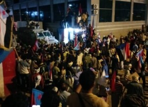 قوات الاحتلال اليمني تطلق النار على متظاهرين سلميين بالعاصمة عدن يسفر عن سقوط قتلى وعشرات الجرحى