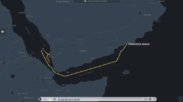 رصد تسلل سفن مشبوهة مرتبطة بإيران إلى مينائي رأس عيسى والصليف بالحديدة