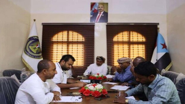 اجتماع انتقالي سقطرى يستنكر إغلاق مقرات المجلس في العاصمة عدن