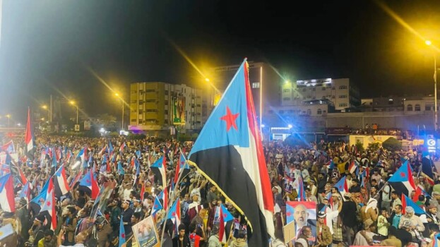 ساحة العروض تكتظ بحشود المتظاهرين قبيل انطلاق مليونية القرار