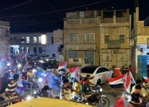 مسيرة جماهيرية حاشدة بالمكلا تجوب أحياء المدينة دعمًا للرئيس للزُبيدي ورفضًا لاستهداف مؤسسات الجنوب