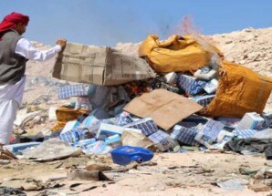 إتلاف 1300 لتر من العصائر المخالفة للمواصفات في الغيضة بمحافظة المهرة