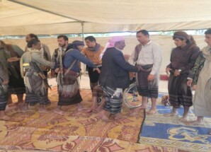 رئيس انتقالي شبوة يؤدي واجب العزاء لأسرتي الشهيدين بافياض وعشبة