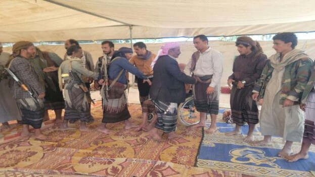 رئيس انتقالي شبوة يؤدي واجب العزاء لأسرتي الشهيدين بافياض وعشبة