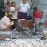 مياه عدن تنفذ حملة فتح انسدادات وتصفية شبكة الصرف الصحي بخور مكسر