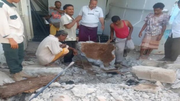 مياه عدن تنفذ حملة فتح انسدادات وتصفية شبكة الصرف الصحي بخور مكسر