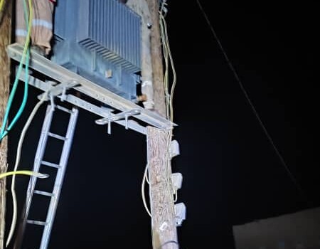 استمرار أعمال تحسين وصيانة الشبكة الكهربائية بساه وغيل بن يمين لتعزيز الاستقرار خلال رمضان