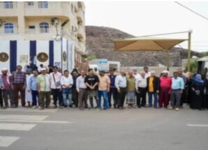 لليوم الثاني عشر.. كوادر أمانة الانتقالي تواصل وقفتها الاحتجاجية