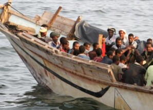 اعتراض قارب تهريب يقل 47 مهاجراً إثيوبياً قرب مضيق باب المندب