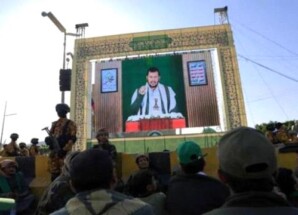 الحوثي يهدد بـ«الزناد» لدعم إيران وسط ارتباك داخل المليشيات