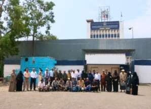 مجلس المستشارين بالمجلس الانتقالي يواصل وقفته السلمية للمطالبة بإلغاء إغلاق مقر الجمعية العمومية لممارسة عملهم السياسي والإداري