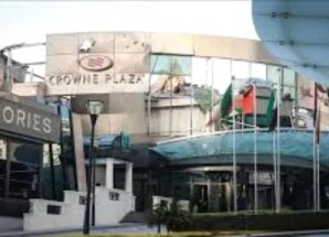 البحرين تعلن استهداف منشأة نفطية بصواريخ إيرانية